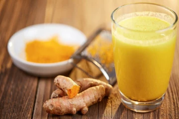 பாலில் மஞ்சள் கலந்து குடித்தால் நடக்கும் அற்புதங்கள்! இவ்வளவா?