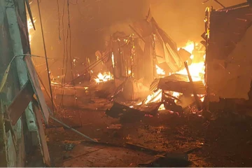 මෙරට පක්ශ කාර්යාලකට ගිනි තබයි..?