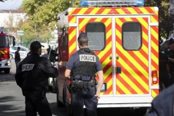 பிரான்சில் பெண் ஒருவர் கொடூரமாக தலை துண்டிக்கப்பட்டு சடலமாக மீட்பு