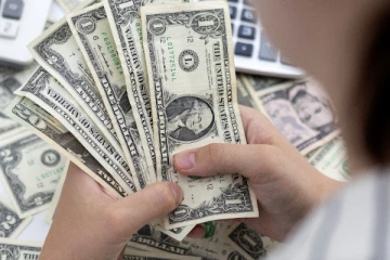 අද ඩොලරයට ලැබුණ විශේෂ වටිනාකම.. (PHOTO)