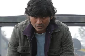 தலைக்கணத்தில் அடம்பிடிக்கும் தயாரிப்பாளர்? தனுஷை வைத்து விளையாடும் தாணு..