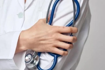 போதியளவு சம்பளம் வழங்கப்படவில்லை என கனடிய மருத்துவர்கள் விசனம்