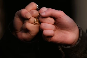 ஜப்பானில் அதிகரிக்கும் நட்பு திருமணங்கள்; காரணம் என்ன?