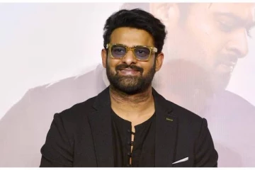 அச்சு அசல் நடிகர் பிரபாஸ் போலவே இருக்கும் நபர்.. வைரலாகும் போட்டோ