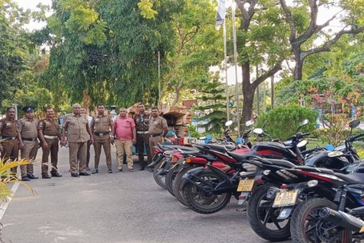 தமிழர் பகுதியில் பொலிஸாரின் பிடிக்குள் சிக்கிய இளைஞர்கள் ; டிக்டொக் செயலியில் செய்த செயல் அம்பலம் | Tamil Area Youths Tiktok Act Goes Viral தமிழர் பகுதியில் பொலிஸாரின் பிடிக்குள் சிக்கிய இளைஞர்கள் ; டிக்டொக் செயலியில் செய்த செயல் அம்பலம் | Tamil Area Youths Tiktok Act Goes Viral
