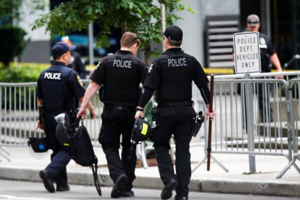 அமெரிக்காவில் துப்பாக்கிச்சூடு ; மூவர்பலி | Gunfire In U S Kills Three Shocking Incident