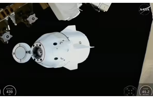 சர்வதேச விண்வெளி நிலையத்திலிருந்து திடீரென புறப்பட்ட 4 விண்வெளி வீரர்கள்: பரபரப்பை உருவாக்கியுள்ள செய்தி | 4 Astronauts Exit Iss In Medical Evacuation