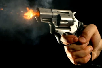 මෙරට අධිකරණයක් තුලදී වෙඩි තැබීමක්