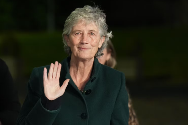 அயர்லாந்து வரலாற்றில் மூன்றாவது பெண் ஜனாதிபதி நியமனம் | Ireland Elects Catherine Connolly As President அயர்லாந்து வரலாற்றில் மூன்றாவது பெண் ஜனாதிபதி நியமனம் | Ireland Elects Catherine Connolly As President