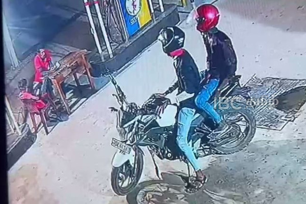 யாழில் எரிபொருள் நிரப்பு நிலையங்களுக்கு அடுத்தடுத்து மிரட்டல் | Threats To Petrol Stations In Jaffna