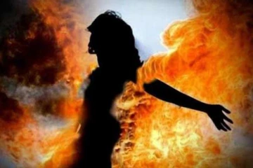 ஆசைக்கு இணங்க மறுத்ததால், தனியாக இருந்த நண்பனின் மனைவியை தீ வைத்து கொளுத்திய இளைஞன்!