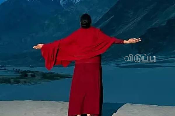 ஆடம்பர வாழ்க்கை எல்லாம் விட்டுவிட்டு மலையில் வசிக்கும் பிரபல நடிகை!! யார் தெரியுமா? | Barkha Madan Who Avoids A Luxurious Life