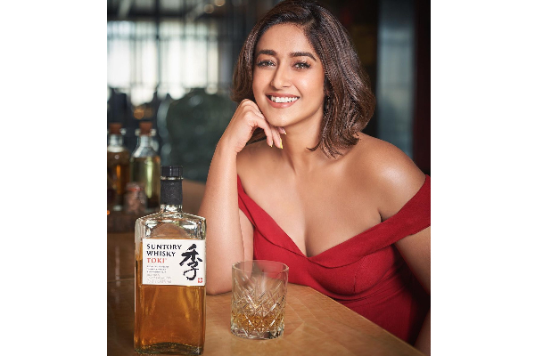 மது பாட்டிலுடன் விஜய் பட கதாநாயகி.. சர்ச்சையில் சிக்கிய நடிகை இலியானா | Ileana With Whisky Has Gone Conterversey