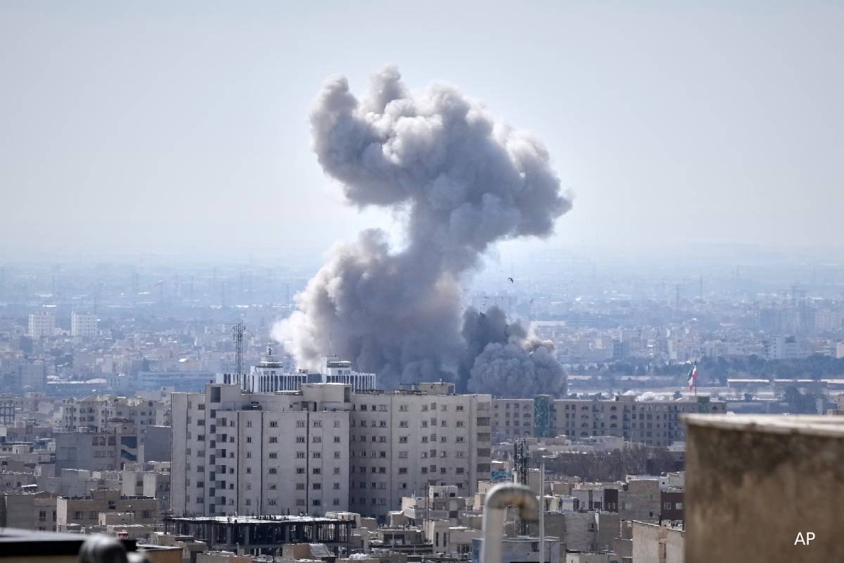 இஸ்ரேல் பிரதமர் அலுவலகம் மீது ஏவுகணை தாக்குதல் - நெதன்யாகுவின் நிலை என்ன? | Irgc Claim Missile Strike On Israel Pm Office