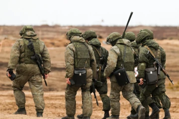 உக்ரைன் வீரர்களை பிடித்து சென்ற ரஷ்ய படையினர்!