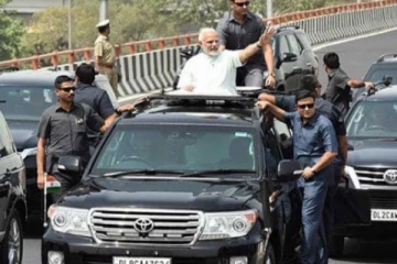 இந்தியபிரதமரின் பாதுகாப்பிற்காக '  அதிநவீன கார்! இவ்வளவு' விஷயங்கள் இருக்கா?