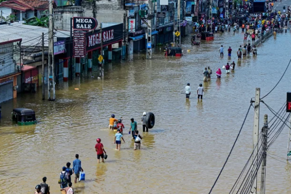 கண்டியில் 35 மாணவர்களும் 10 ஆசிரியர்களும் மரணம் - பாடசாலை மாணவர்களுக்கு முக்கிய அறிவிப்பு | 35 Students 10 Teachers Died Disaster In Kandy கண்டியில் 35 மாணவர்களும் 10 ஆசிரியர்களும் மரணம் - பாடசாலை மாணவர்களுக்கு முக்கிய அறிவிப்பு | 35 Students 10 Teachers Died Disaster In Kandy
