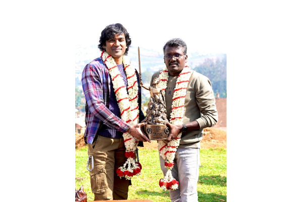 என்னப்பா நீ அர்னால்டு மாறியிருக்க.. செம பல்காக மாறிய நடிகர் தனுஷ் | Dhanush Looks Like Arnold