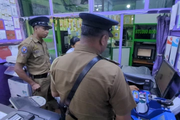 நுவரெலியா மாவட்டச் செயலகத்தின் பெயரில் மோசடி - ஐவர் கைது