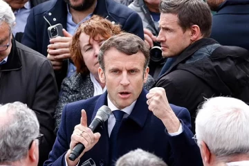 பிரான்ஸ் நாட்டின் அடுத்த ஜனாதிபதி இவரா? மேக்ரானுக்கு அதிர்ச்சியை ஏற்படுத்தியுள்ள தகவல்