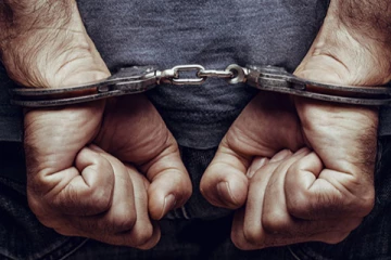 ஐவர் படுகொலையின் பிரதான சந்தேகநபரான பெண் கைது