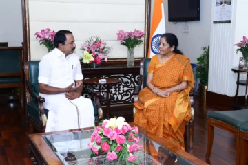 இபிஎஸ்-ஐ சந்திக்காத மோடி - நிர்மலா சீதாராமனுடன் செங்கோட்டையன் சந்திப்பு