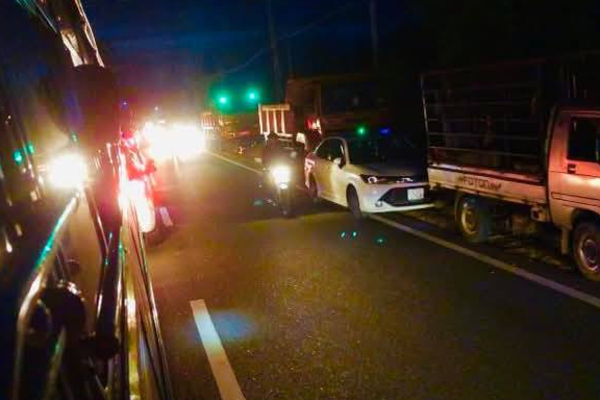 யாழில் நான்கு வாகனங்கள் மோதி விபத்துக்குள்ளானதில் ஒருவர் பலி | One Killed In Four Vehicle Collision In Jaffna