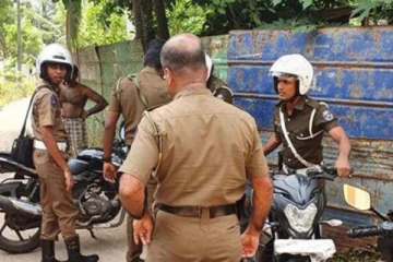 யாழ். வீதியில் சென்ற இளைஞர் மீது சரமாரியாக வாள்வெட்டு