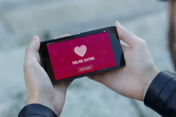 “இதுல பொண்ணுங்களே இல்ல...என்னை ஏமாத்திட்டீங்க” -  பிரபல வெப்சைட் மீது இளைஞர் வழக்கு