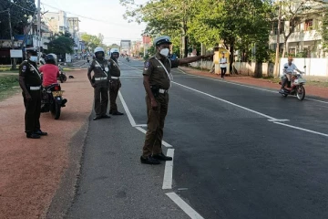 வவுனியாவில் போக்குவரத்து பொலிஸார் விசேட சோதனை நடவடிக்கை: களமிறங்கிய 3 குழுக்கள் (PHOTOS)