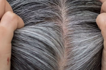 உங்களுக்கு இளவயதிலே வெள்ளை முடி பிரச்சினை இருக்கா? அதனை போக்க இதோ சூப்பரான டிப்ஸ்