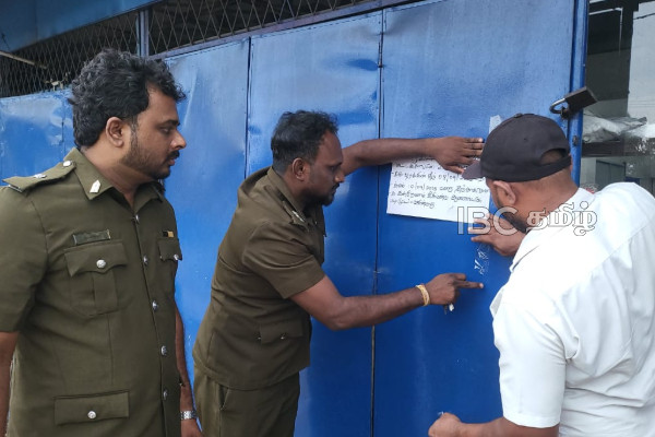 மனித பாவனைக்கு உதவாத உணவு விற்பனை : சீல்வைக்கப்பட்டது உணவகம் | Restaurant Sealed For Selling Food Unfit