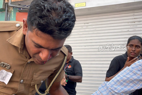 ரணிலுக்கு ஆதரவான போராட்டத்தில் பொலிஸாரை தாக்கியவர் கைது | Ranil Wickremesinghe Arrested Colombo Protest