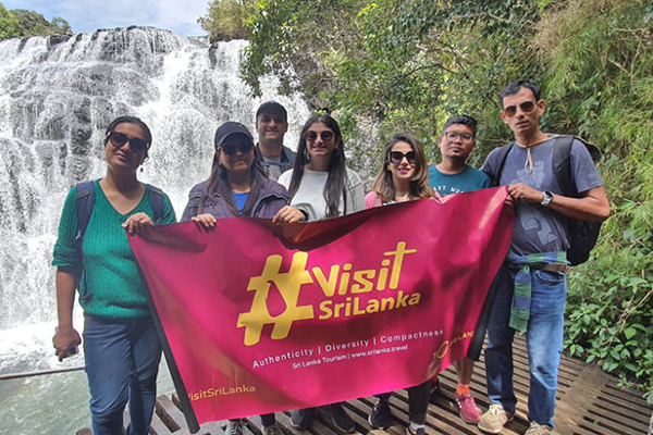 இலங்கைக்கு வந்து குவிந்த சுற்றுலாப் பயணிகள் | Ourist Arrivals Exceed 2 25 Million To Sri Lanka