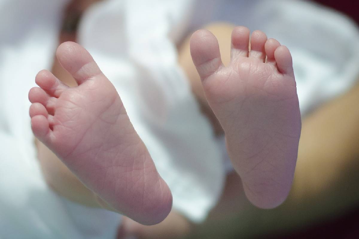 உதட்டு காயத்திற்கு சிகிச்சை ; 18 மாத குழந்தை பலி ; விசாரணை தீவிரம் | 18 Month Old Baby Dies Investigation Underway