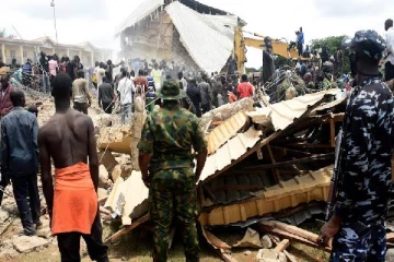 பள்ளிக்கூடம் இடிந்து விழுந்து விபத்து..மாணவர்கள் உள்பட12 பேர் பலி - பதைபதைக்கும் சம்பவம்!