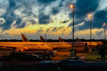 இலங்கைக்கு விமானங்களில் வரும் பயணிகளுக்கு விதிக்கப்பட்டிருந்த கட்டுப்பாடு நீக்கம்!