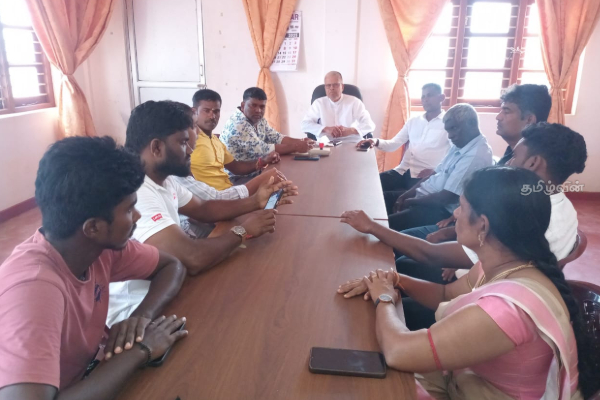 வெருகலில் நிவாரணம் வழங்கியதால் எந்த பிரச்சினையும் ஏற்படவில்லை! குகதாசன் எம்.பி | Divisional Secretary Local Politicians In Verugal வெருகலில் நிவாரணம் வழங்கியதால் எந்த பிரச்சினையும் ஏற்படவில்லை! குகதாசன் எம்.பி | Divisional Secretary Local Politicians In Verugal