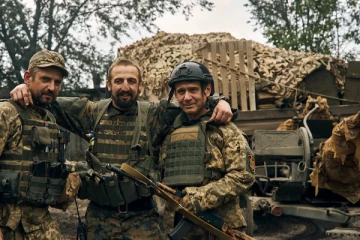 உக்ரைன் வீரரின் தலையை துண்டிக்கும் ரஷ்யா; பகீர் கிளப்பிய தகவல்!