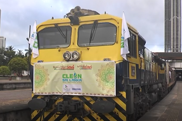 கொழும்பிலிருந்து யாழை நோக்கி புறப்பட்ட சிறப்பு தொடருந்து | Clean Sri Lanka Fort Railway Station