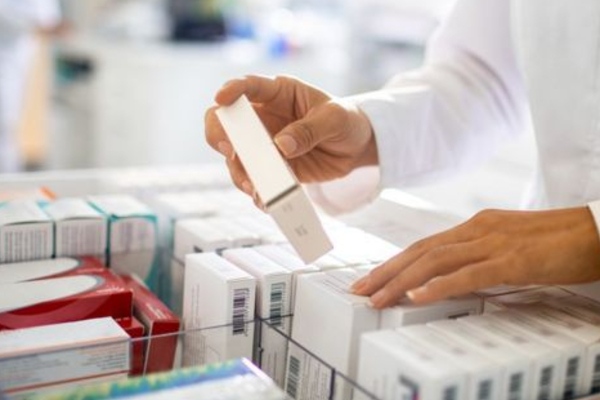 தரமற்ற மருந்துகளால் நோயாளர் உயிரிழக்கும் அபாயம் - அரசை எச்சரிக்கும் அதிகாரிகள் | Risk Of Patients Dying From Substandard Medicines தரமற்ற மருந்துகளால் நோயாளர் உயிரிழக்கும் அபாயம் - அரசை எச்சரிக்கும் அதிகாரிகள் | Risk Of Patients Dying From Substandard Medicines