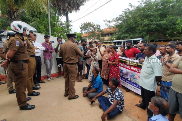 யாழ். பருத்துத்துறையில் வெடித்த போராட்டம்..! முடங்கிய நகரம் | Ppt City Closed And The Rally Is Taking Place