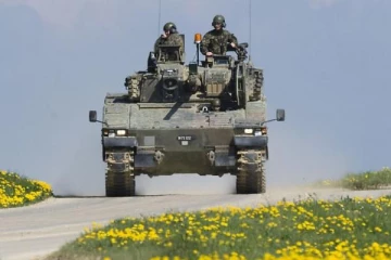 சாலையோரம் நிறுத்தப்பட்டிருந்த இராணுவ வாகனம்... சக வீரர்கள் கண்ட திடுக்கிடவைத்த காட்சி