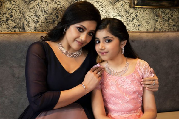 நடிகை மீனாவின் மகள் நைனிகாவின் லேட்டஸ்ட் புகைப்படம்.. ஆளே மாறிவிட்டாரே! புகைப்படம் இதோ | Nainika Latest Photo Gone Viral