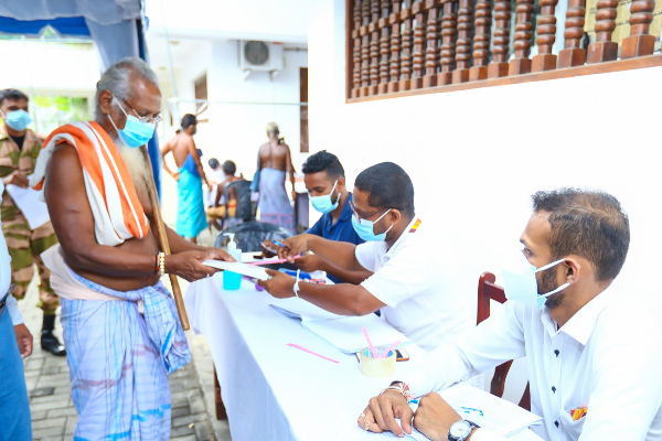 කොවිඩ් අවදානම ඉහළ යාම හේතුවෙන් එන්නත්කරණය වේගවත් කෙරේ..ආදිවාසී පිරිසත් ඒ අතර (PHOTOS) | Covid19 Vaccination Sri Lanka