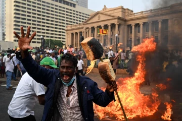 ஒரு முட்டையின் விலை ரூ 28 , நெருக்கடியில் திணறும் இலங்கை  : அதிபருக்கு எதிராக வெடித்த போராட்டம்