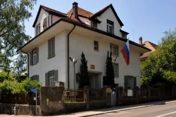 ரஷ்ய தூதரகம் மீது எச்சில் துப்பிய நபருக்கு கடும் அபராதம்