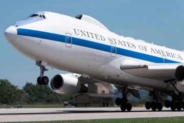 அமெரிக்க ராணுவ விமானங்களை உளவு பார்த்த குற்றச்சாட்டில் சீன மாணவர் கைது