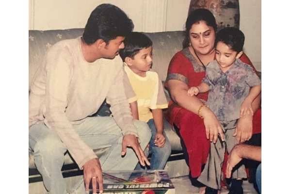 நடிகர் விஜய் மடியில் இருக்கும் இந்த குழந்தை யாருன்னு தெரியுமா? | Cinema