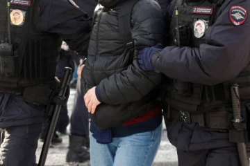 ரஷ்யாவில் பொலிஸாரை கீழே தள்ளிவிட்ட நெதர்லாந்து நபருக்கு நேர்ந்த கதி!